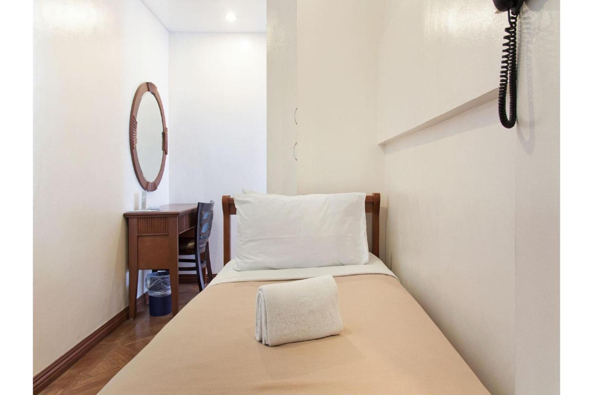 Townhouse Oak Avitel Hotel Near Osmena Highway, Pnr Pasay Station, Metro Manila Makati City Esterno foto