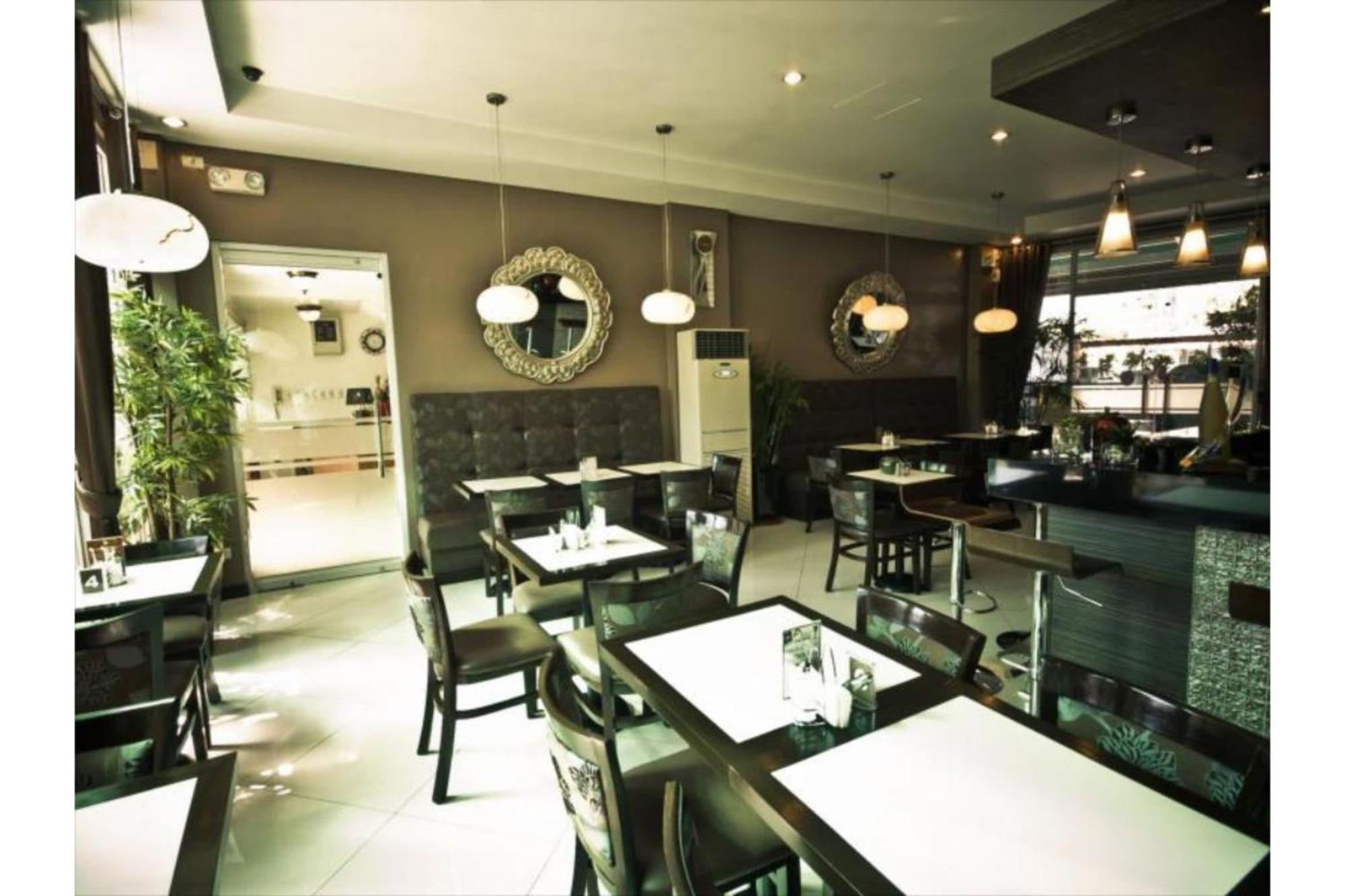 Townhouse Oak Avitel Hotel Near Osmena Highway, Pnr Pasay Station, Metro Manila Makati City Esterno foto