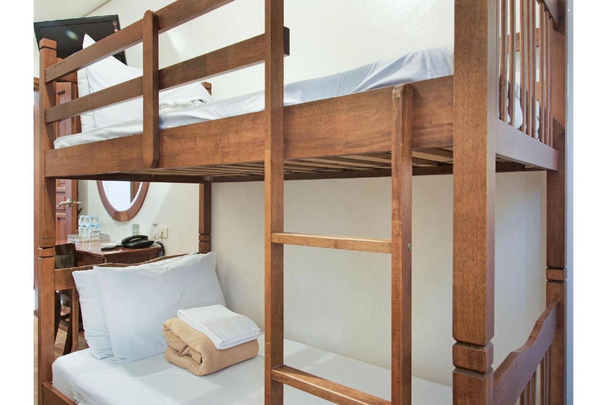 Townhouse Oak Avitel Hotel Near Osmena Highway, Pnr Pasay Station, Metro Manila Makati City Esterno foto