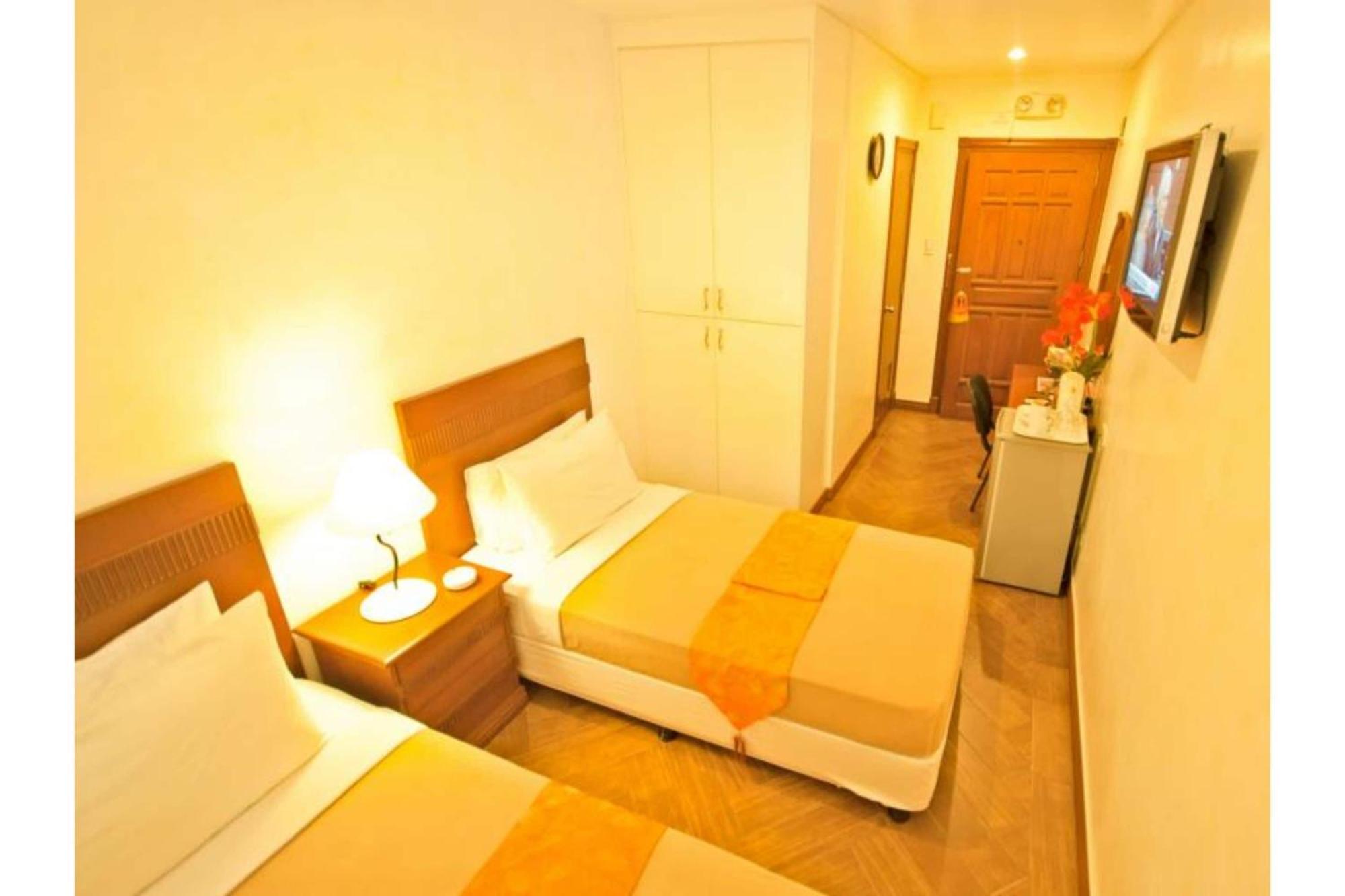 Townhouse Oak Avitel Hotel Near Osmena Highway, Pnr Pasay Station, Metro Manila Makati City Esterno foto